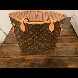 *SOLD* Louis Vuitton Neverfull MM